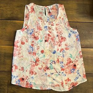 Floral Sleeveless top with ruffle detail!